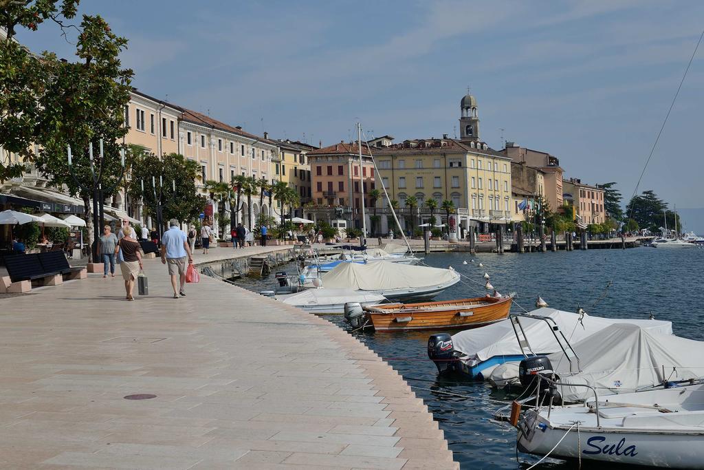 Antico Palazzo Signorile Apartment Salò Екстериор снимка