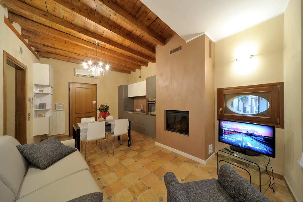 Antico Palazzo Signorile Apartment Salò Екстериор снимка